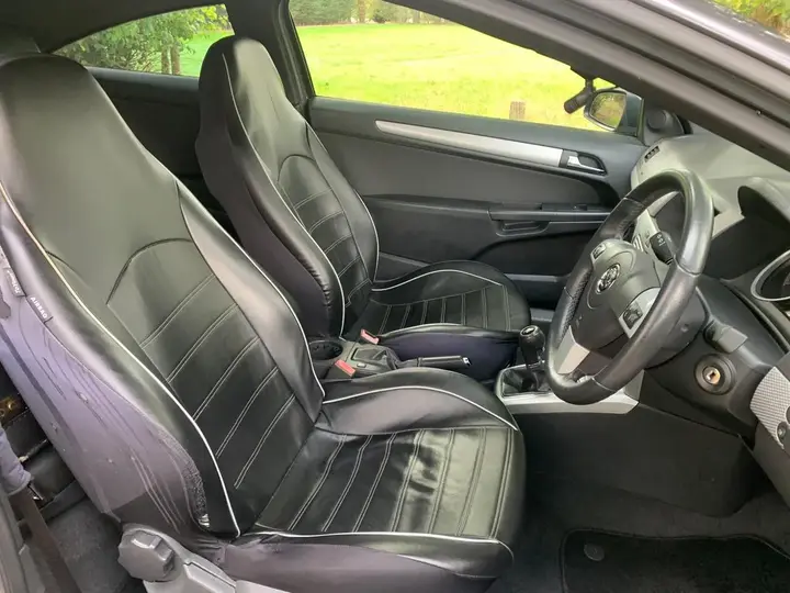 Vauxhall Astra 2009 photo 5