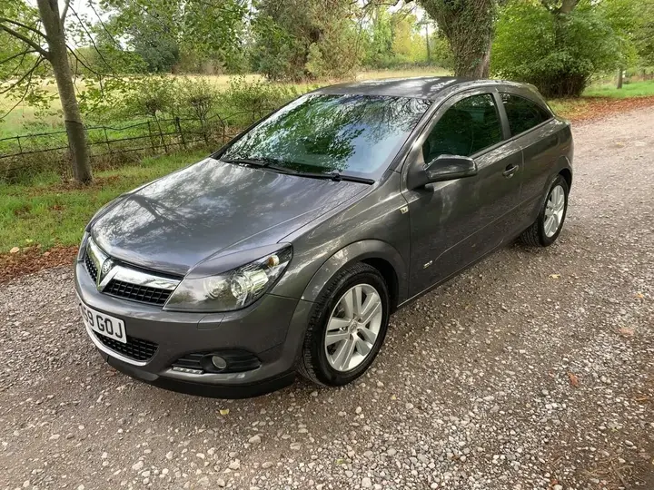 Vauxhall Astra 2009 photo 3