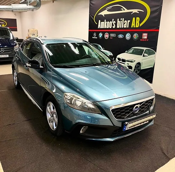 Volvo V40 Cross Country 2013 photo 2