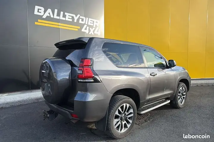 Toyota Land Cruiser 2022 photo 2