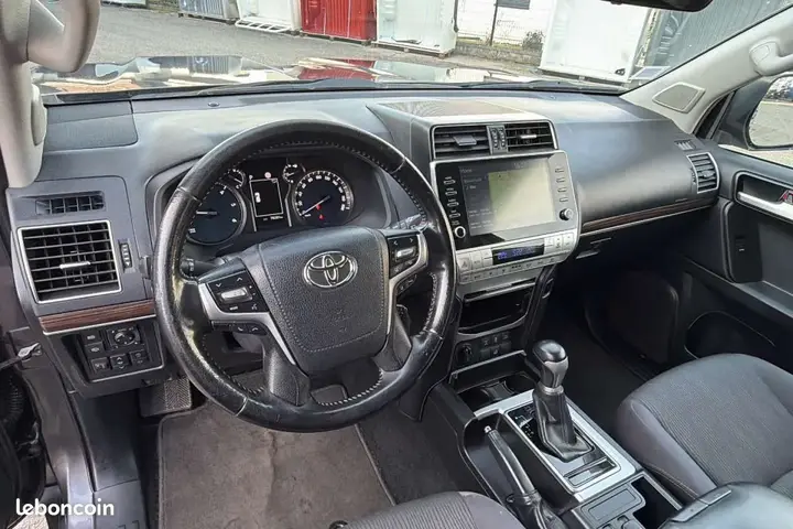 Toyota Land Cruiser 2022 photo 3
