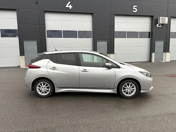 Nissan Leaf 2018 photo 2