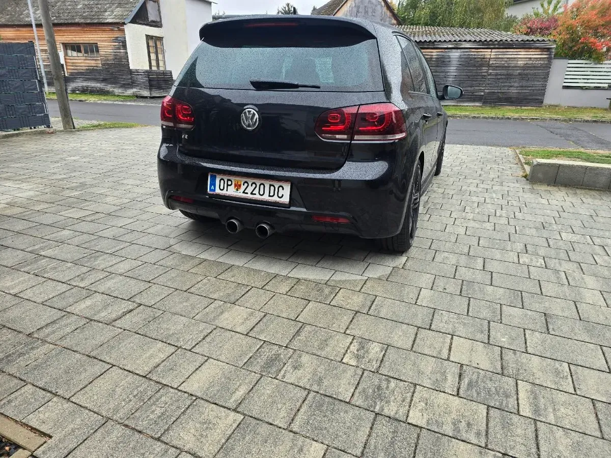 Volkswagen Golf 2011 photo 2