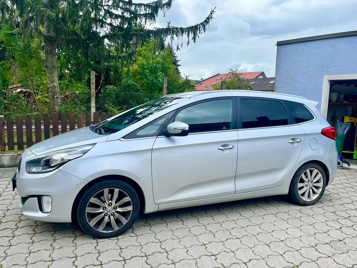 Kia Carens 2013 photo 2