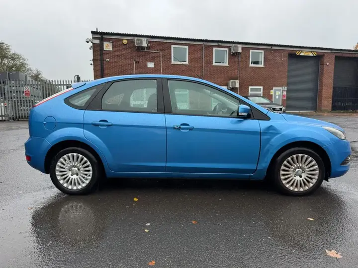 Ford Focus 2010 photo 3