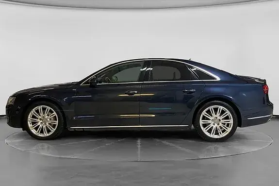 Audi A8 2016 photo 2