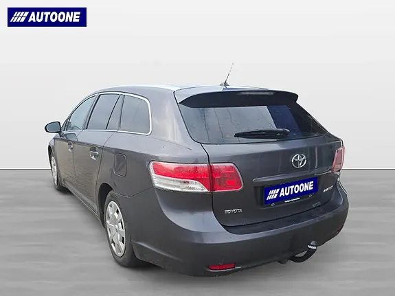 Toyota Avensis 2010 photo 2