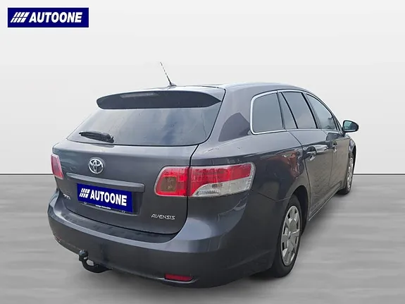 Toyota Avensis 2010 photo 3