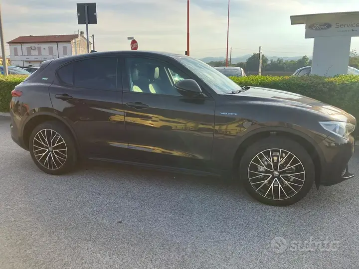 Alfa Romeo Stelvio Q4