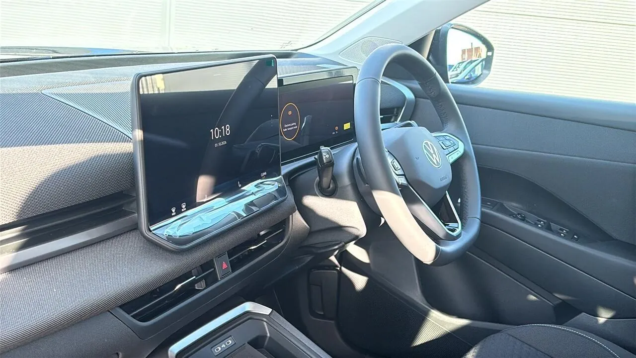 Volkswagen T-Roc photo 2