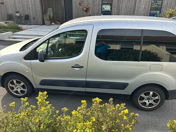 Peugeot Partner 2010 photo 2