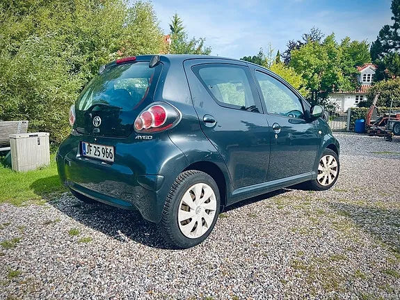 Toyota Aygo 2012 photo 2