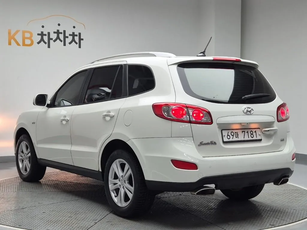Hyundai Santa Fe 2011 photo 2