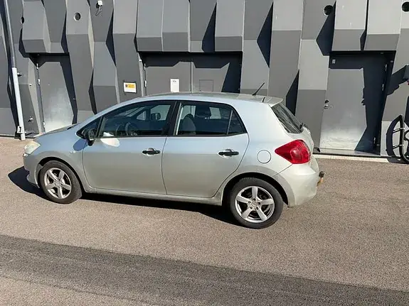 Toyota Auris 2008 photo 3