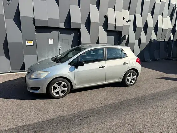 Toyota Auris 2008 photo 2
