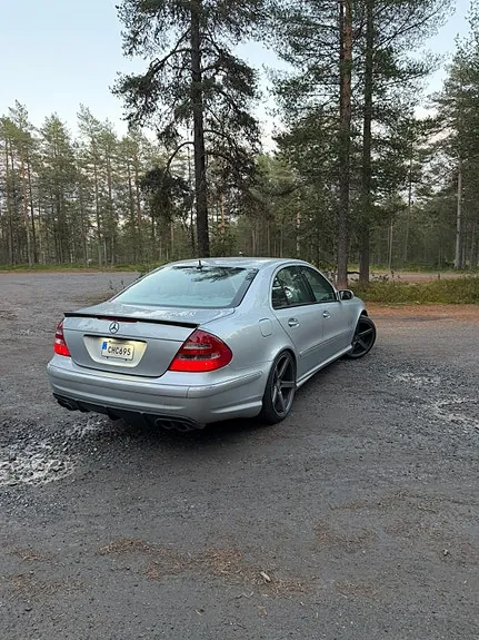 Mercedes-Benz E500 2005 photo 2