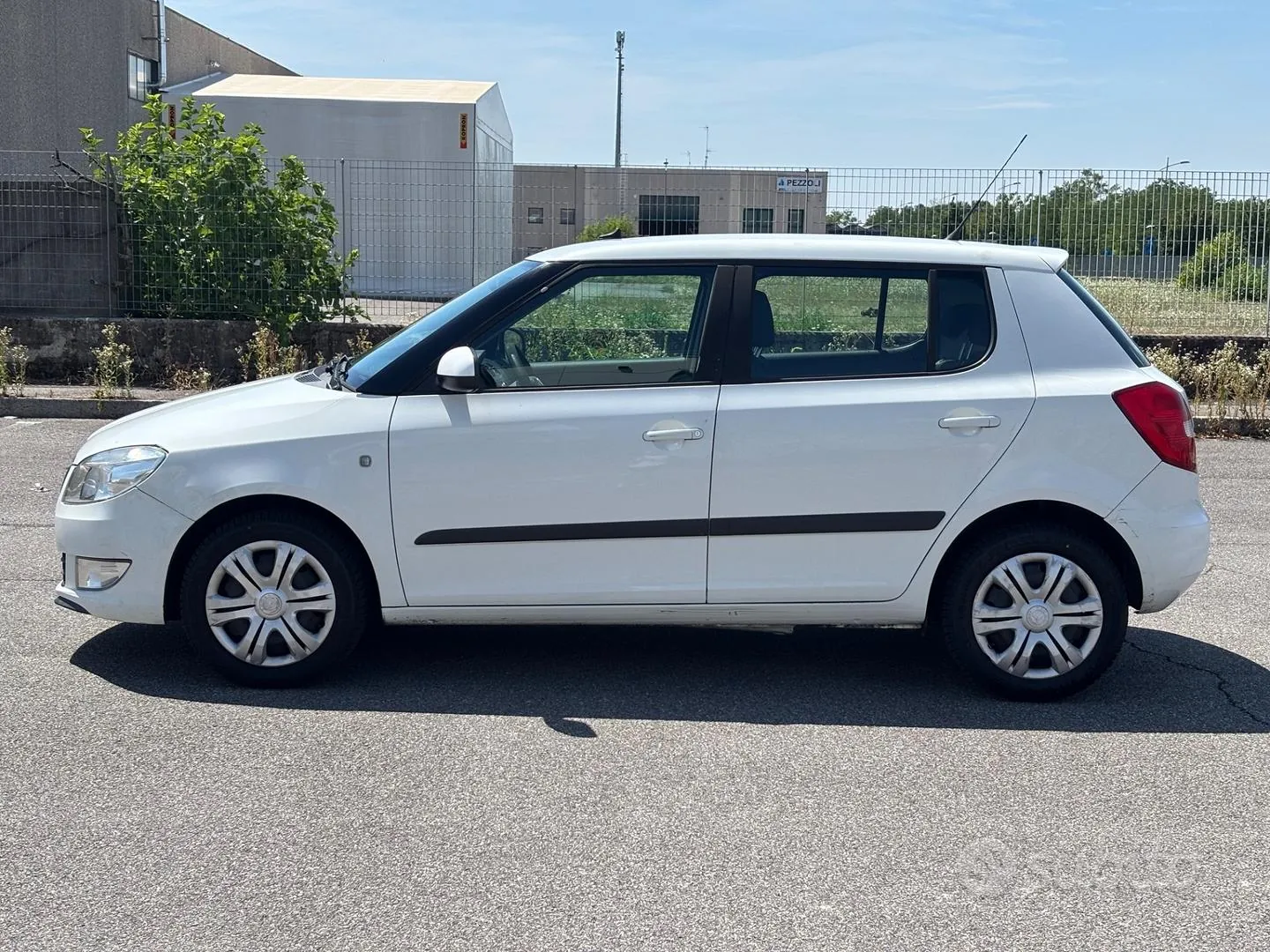 Skoda Fabia 2011 photo 5