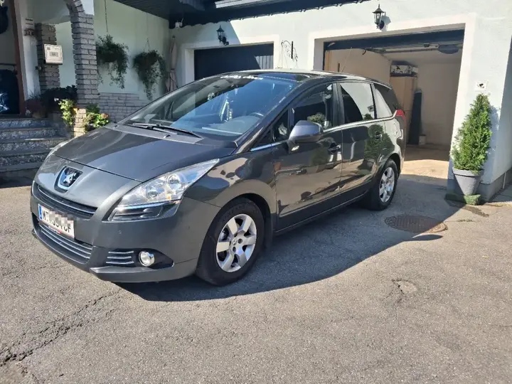 Peugeot 5008 2013 photo 2