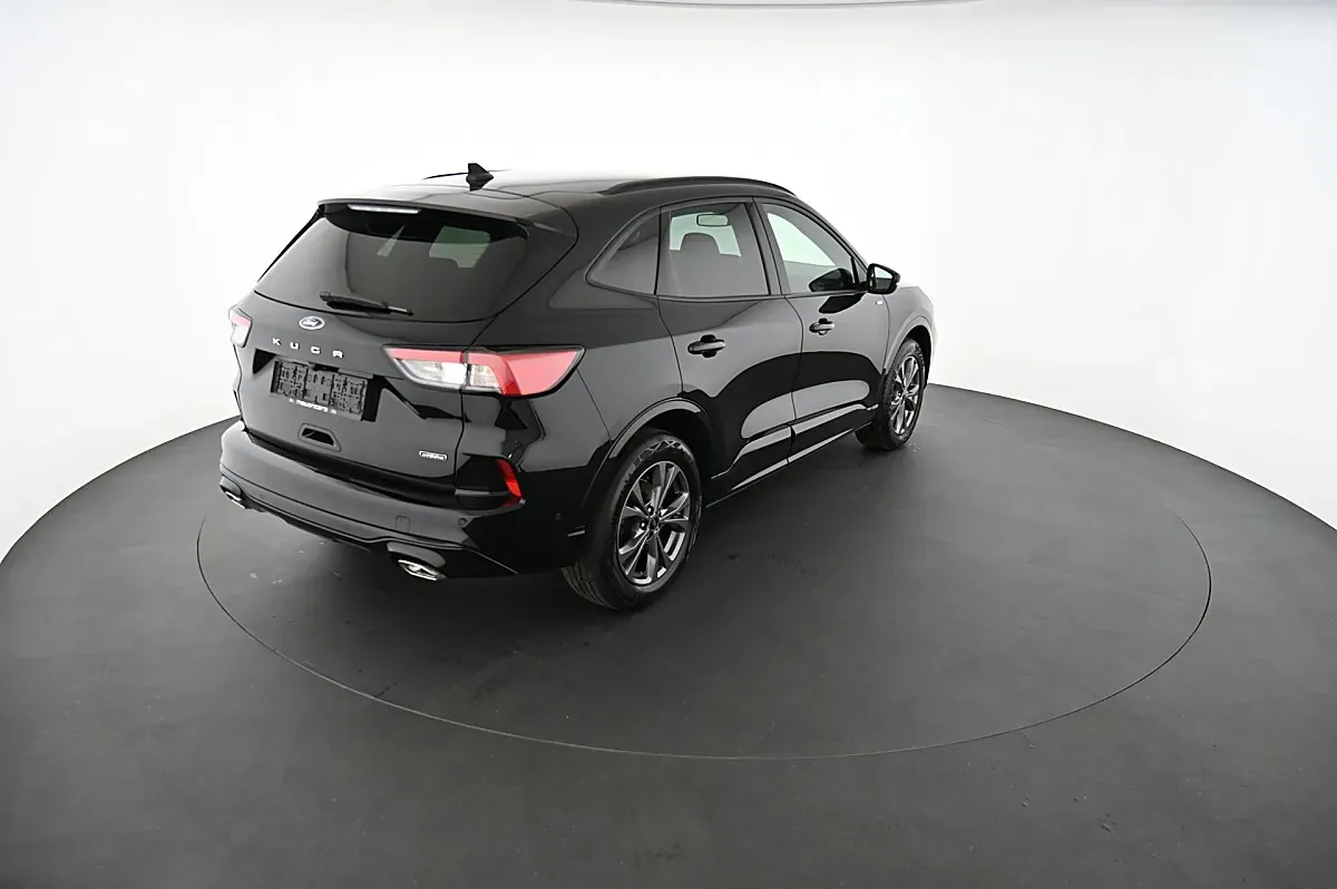 Ford Kuga 2023 photo 2