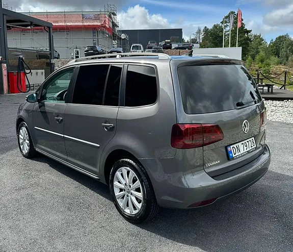 Volkswagen Touran 2012 photo 3