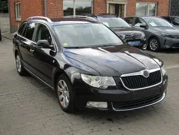 Skoda Superb 2012 photo 2
