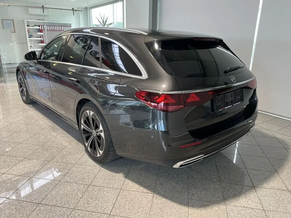 Mercedes-Benz E-Class 2024 photo 3