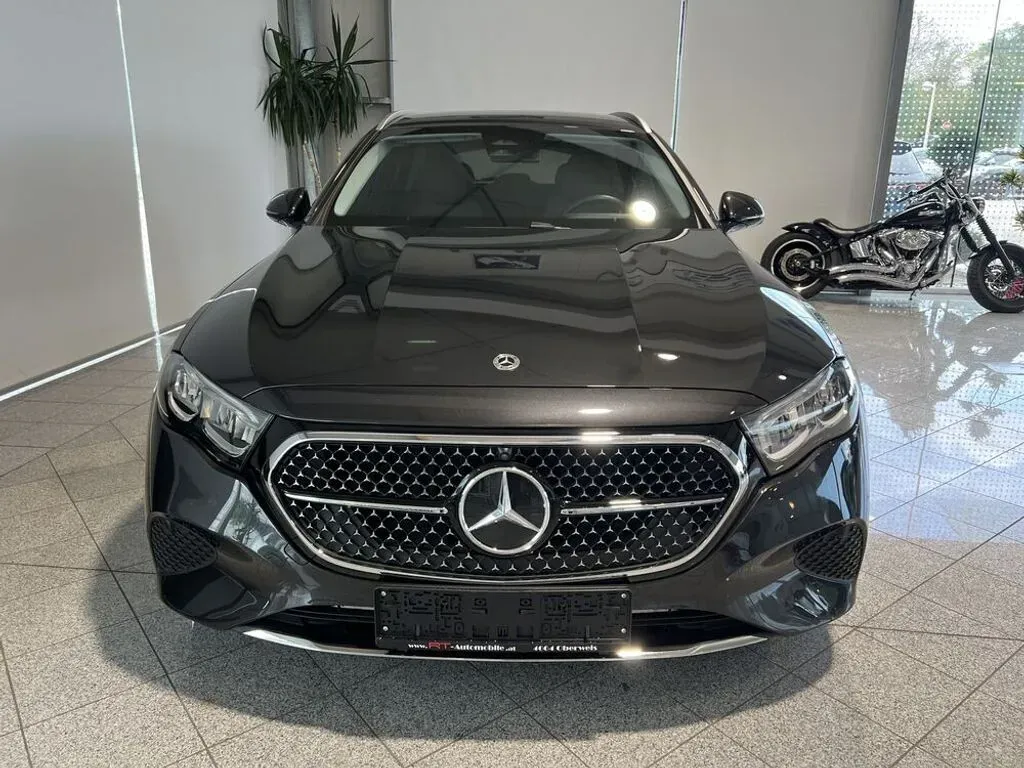 Mercedes-Benz E-Class 2024 photo 2
