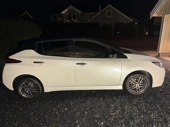 Nissan Leaf 2021 photo 2