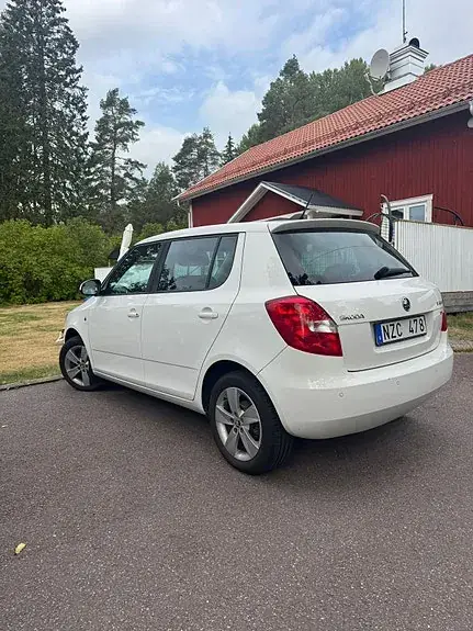 Skoda Fabia 2014 photo 4