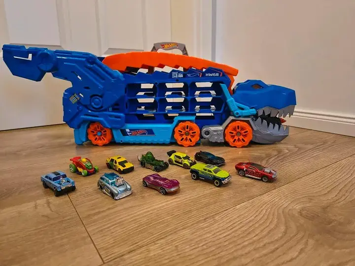 Hot Wheels T-Rex Transporter