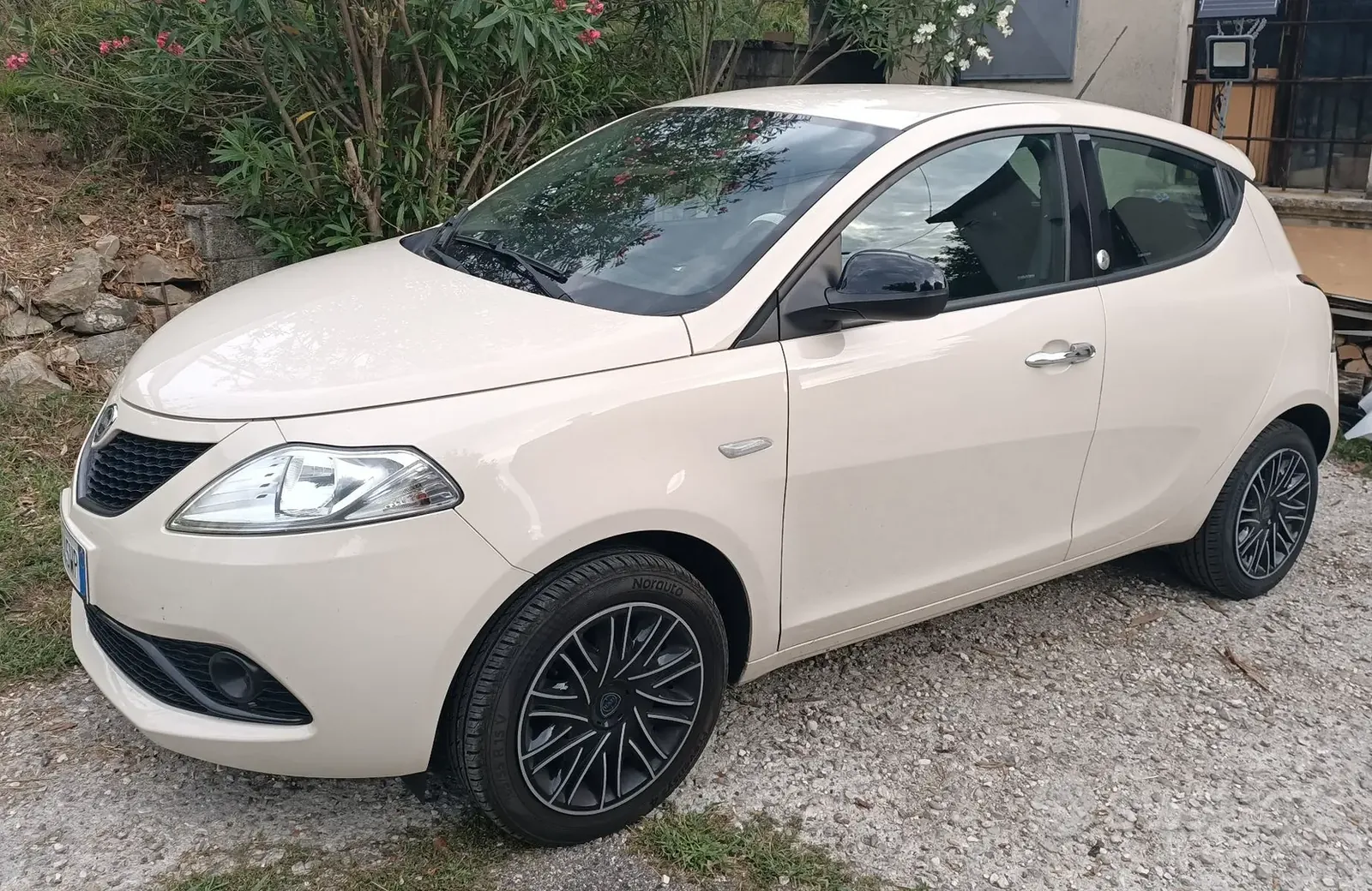 Lancia Ypsilon