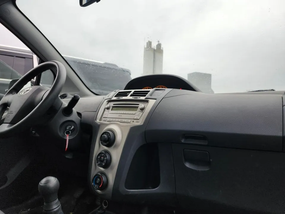 Toyota Yaris 2010 photo 4