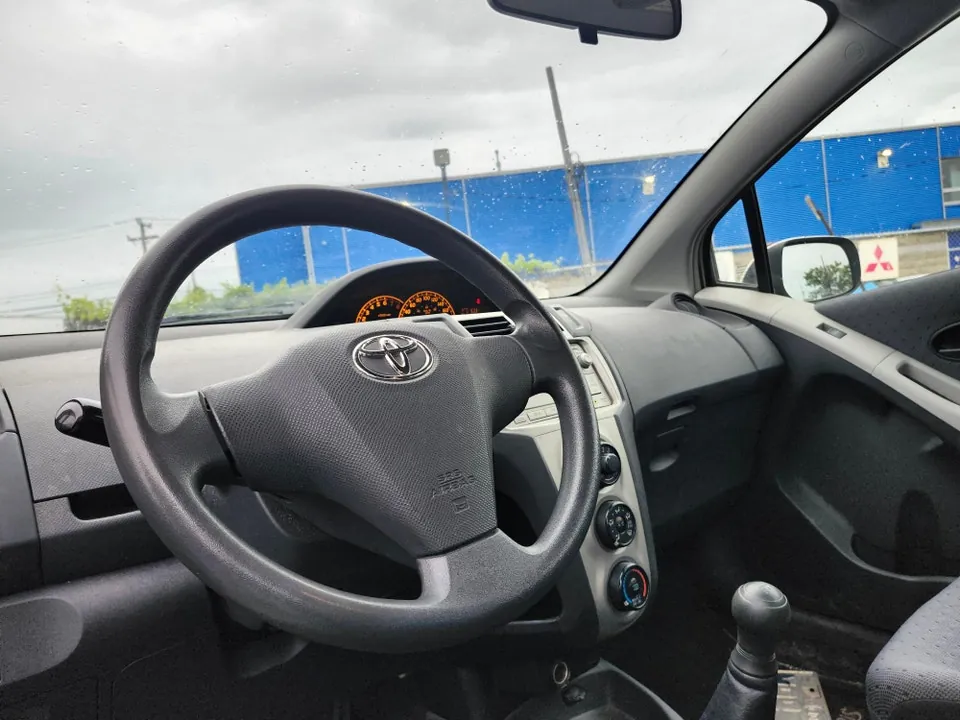 Toyota Yaris 2010 photo 3