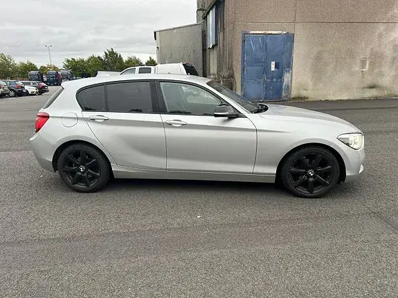 BMW 118D 2012 photo 2