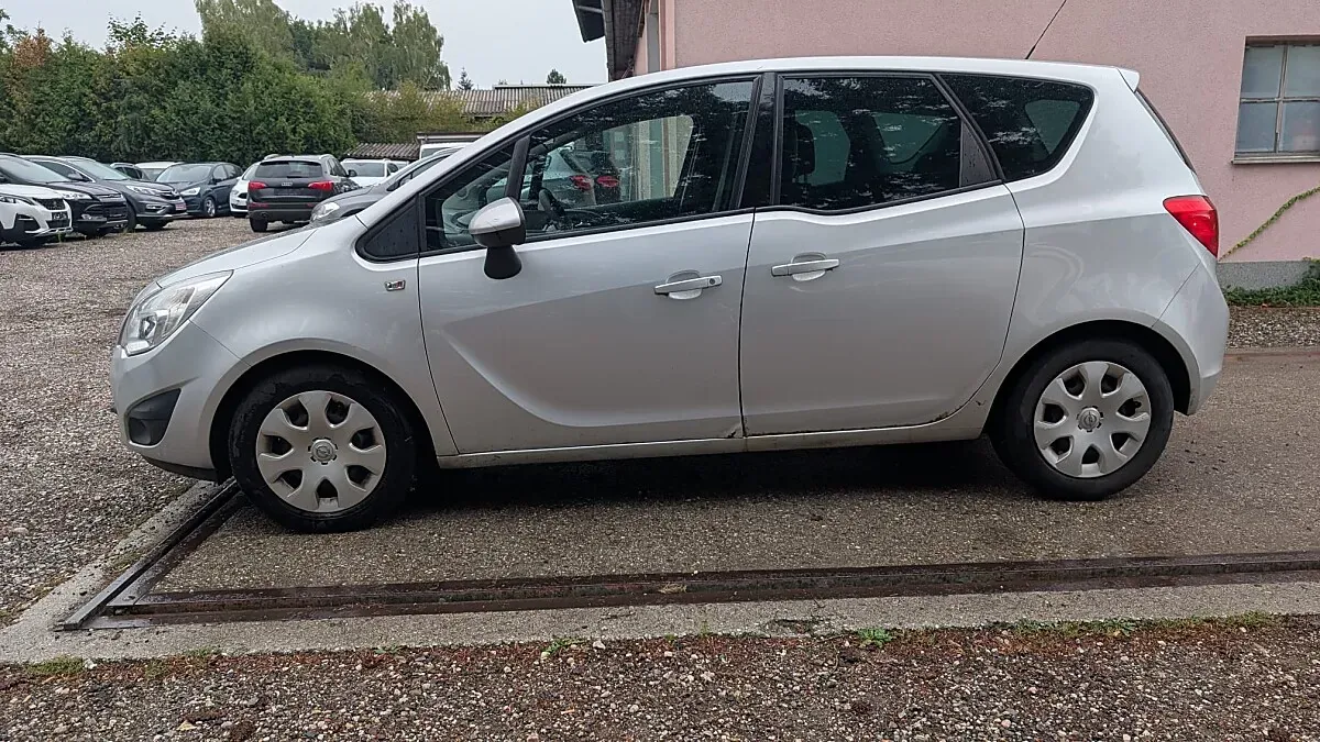 Opel Meriva 2011 photo 2