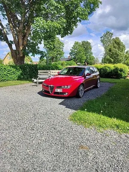 Alfa Romeo 159 2011 photo 2