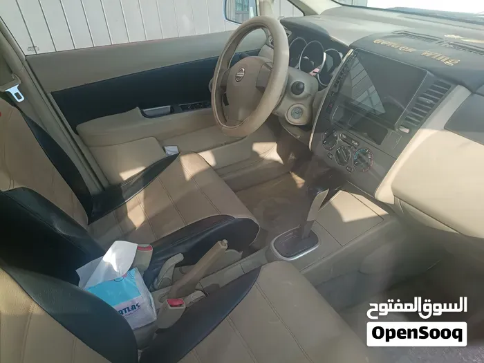 Nissan Tiida 2011 photo 4