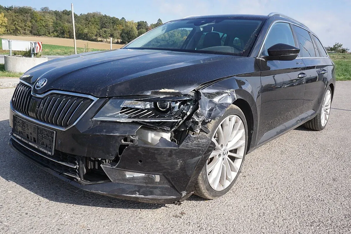 Skoda Superb 2016 photo 2