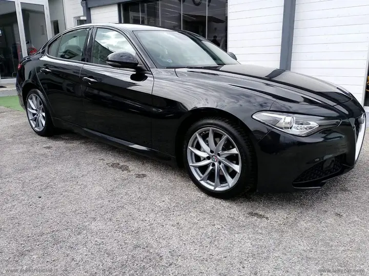 Alfa Romeo Giulia 2018 photo 2