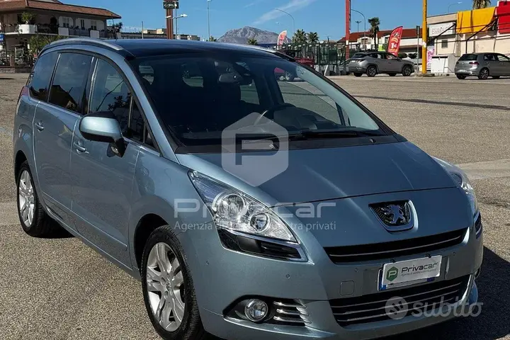 Peugeot 5008 2011 photo 3
