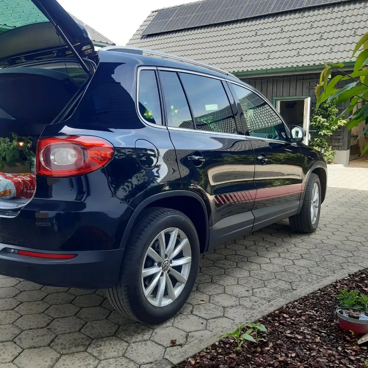 Volkswagen Tiguan 2010 photo 2
