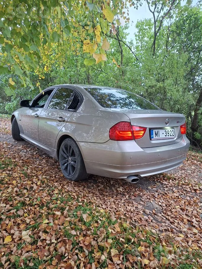 BMW E90 2009 photo 3