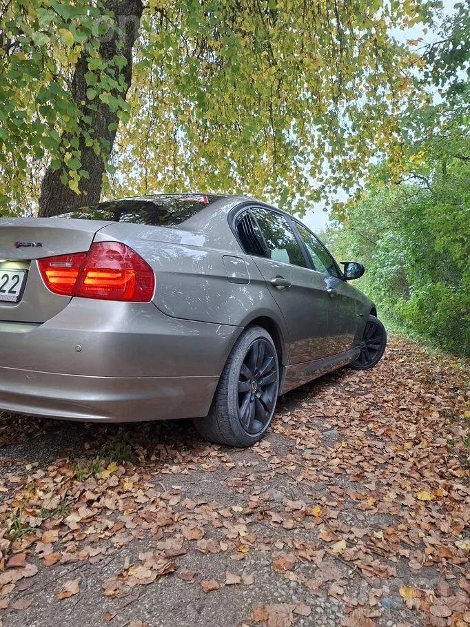BMW E90 2009 photo 4