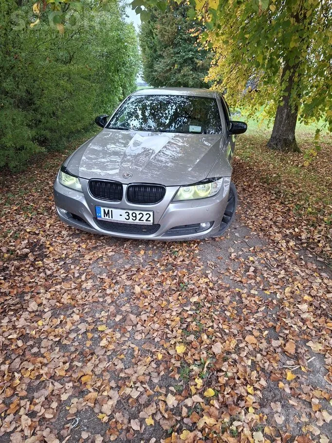 BMW E90 2009 photo 2