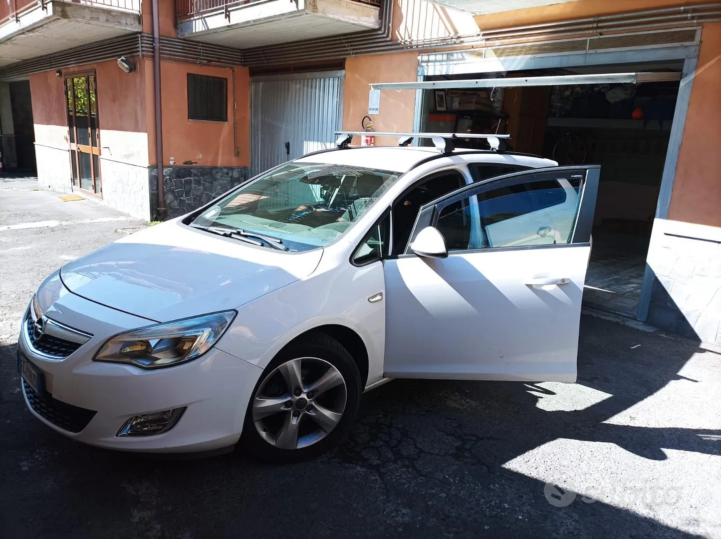 Opel Astra 2011 photo 3