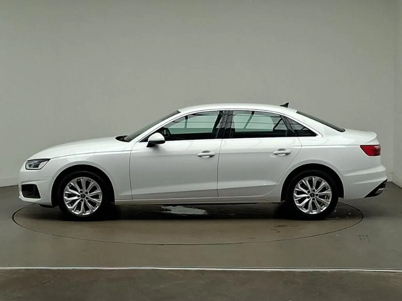 Audi A4 2022 photo 4