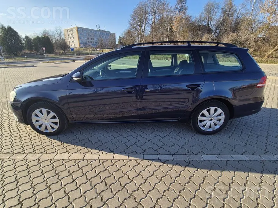 Volkswagen Passat 2011 photo 2