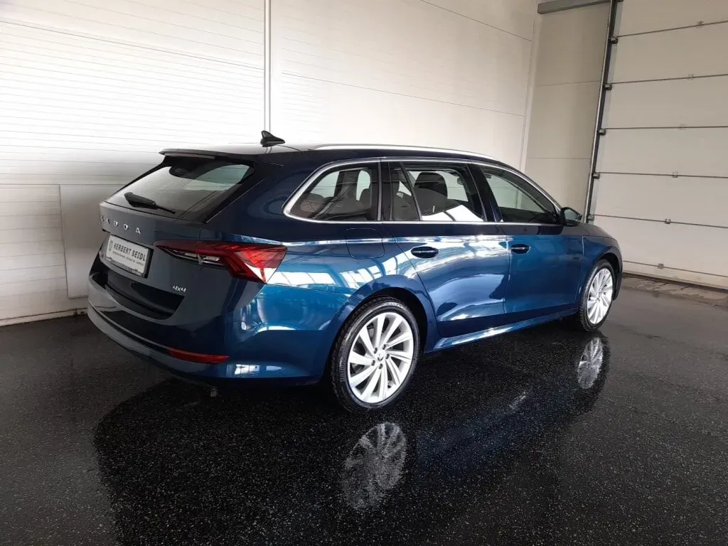 Skoda Octavia 2023 photo 2