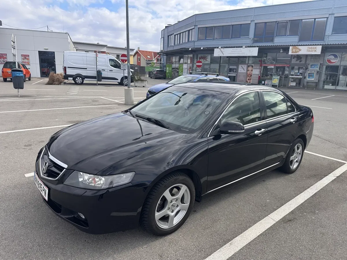 Honda Accord 2004 photo 2