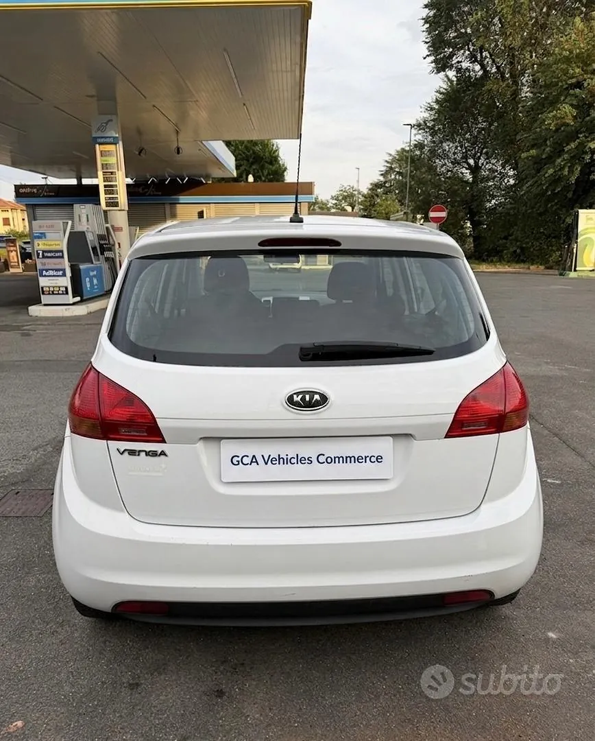 Kia Venga 2011 photo 4